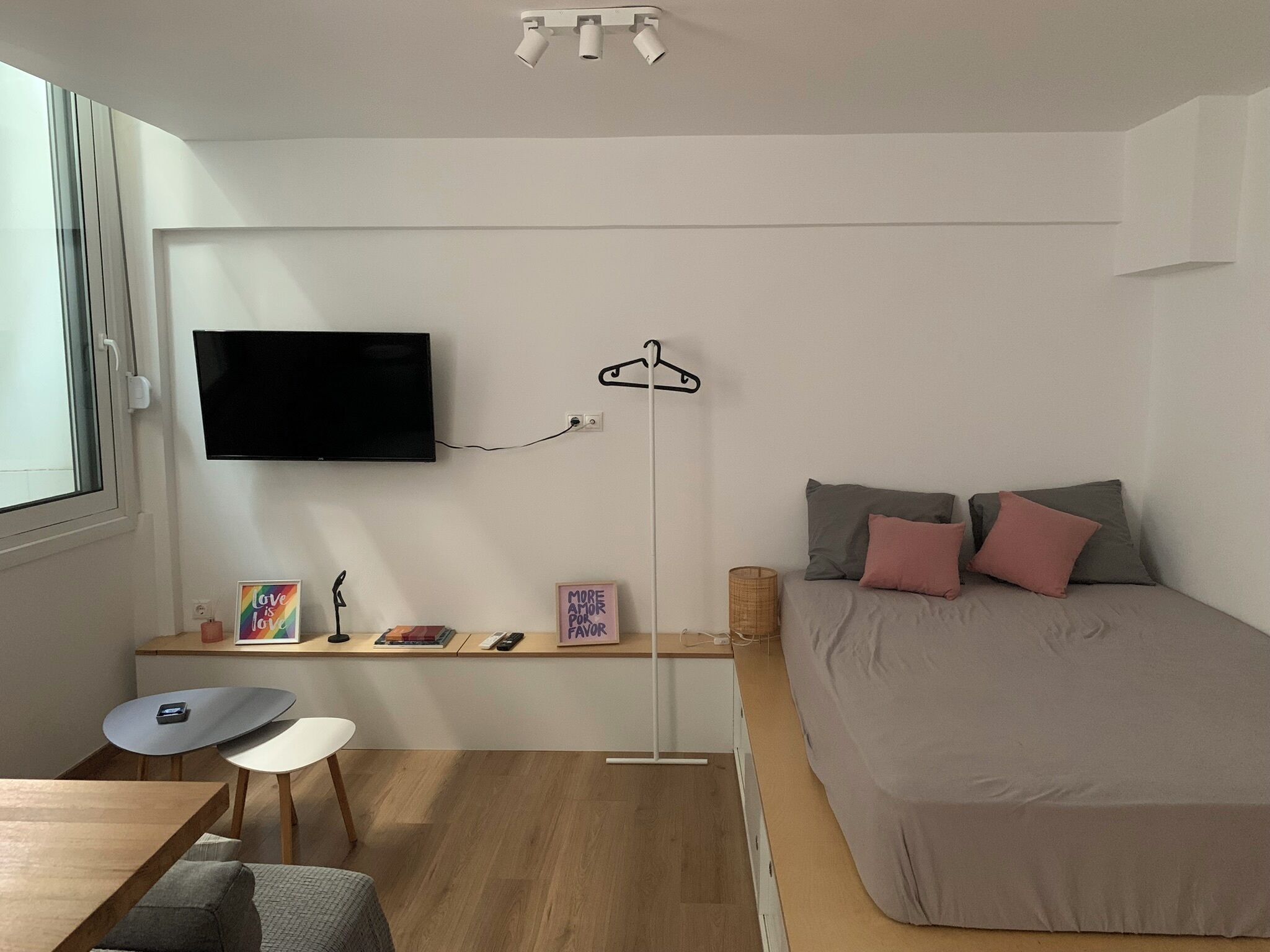 1 غرفة نوم ومكواة/لوح كي وواي فاي وملاءات أسرّة