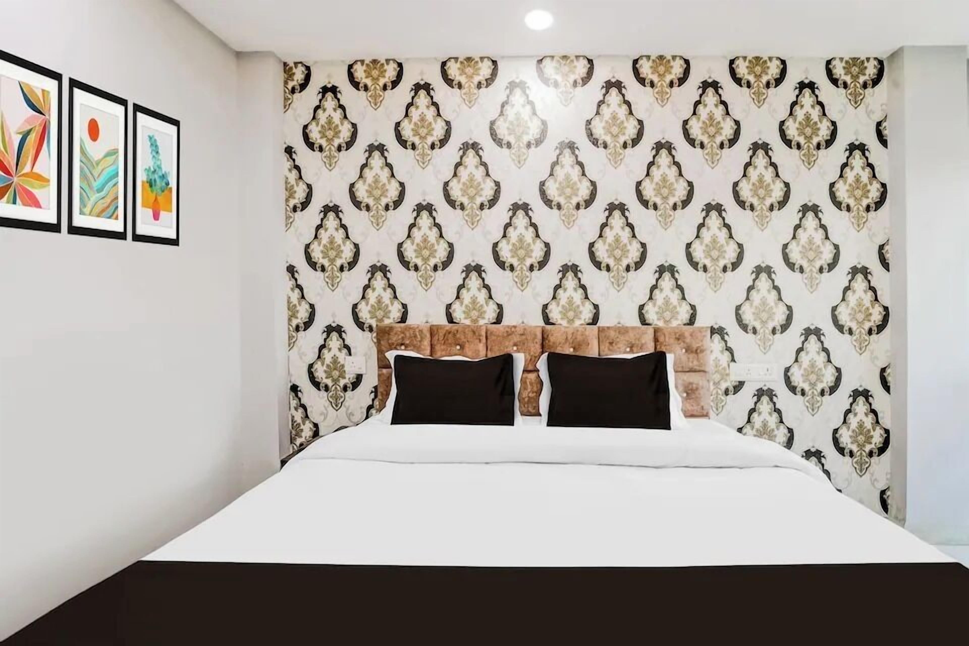 Chambre Double Classique, vue ville | Restauration dans la chambre