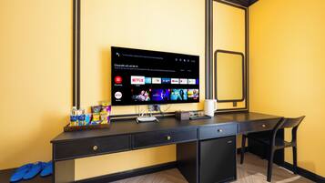 Klassieke tweepersoonskamer, 1 queensize bed, uitzicht op de stad | Luxe beddengoed, Select Comfort-bedden, een minibar, een bureau