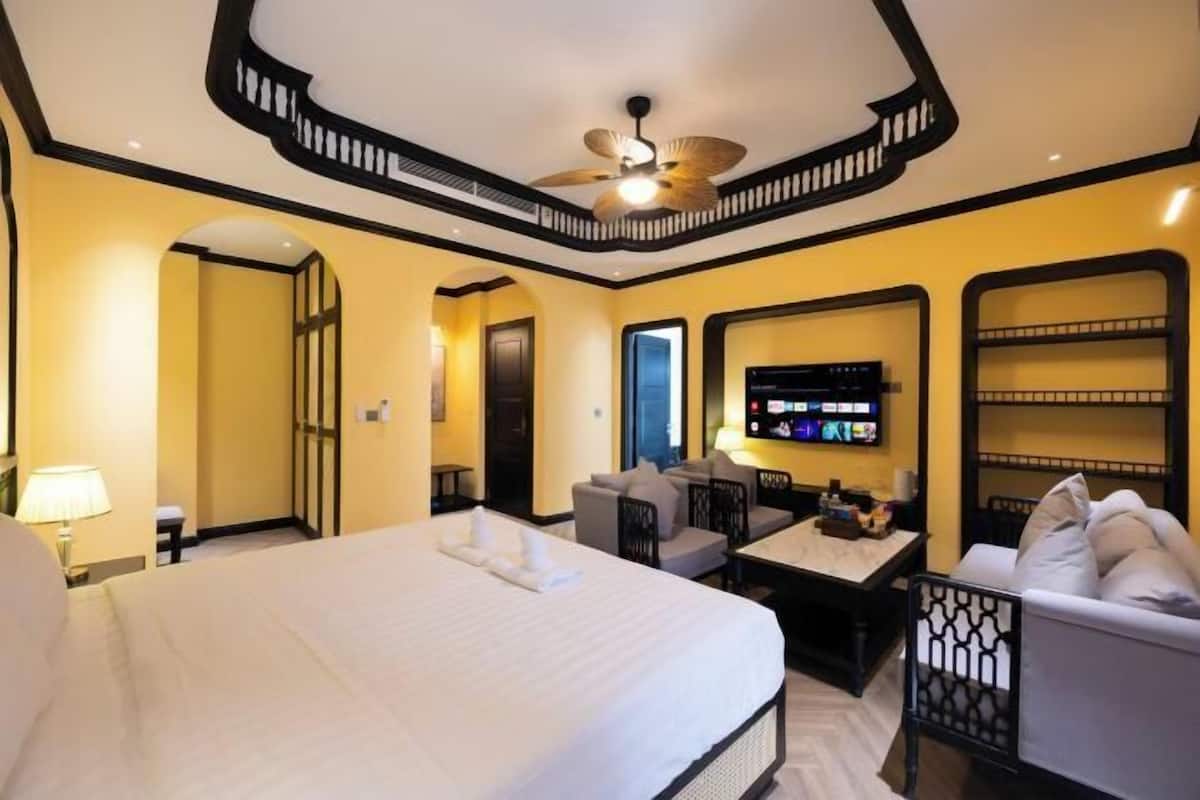 Premium bedding, Select Comfort beds, minibar, desk