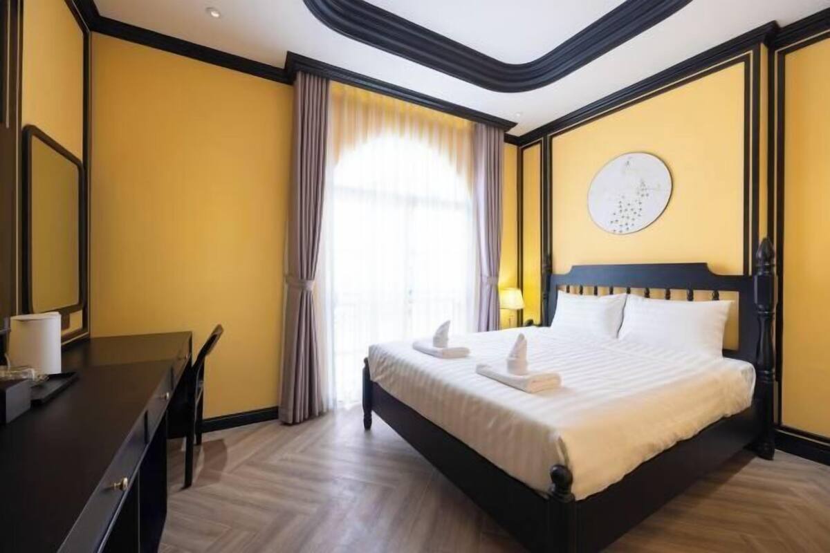 Premium bedding, Select Comfort beds, minibar, desk
