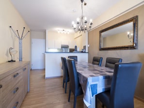 Apartment | Dining