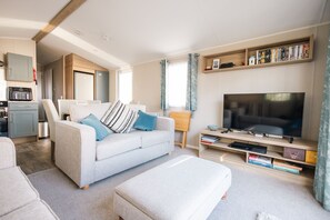 TV - Sea Dreams - a pet friendly property on Sandhills (Christchurch)
