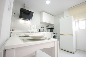 Fridge, microwave, stovetop, coffee/tea maker