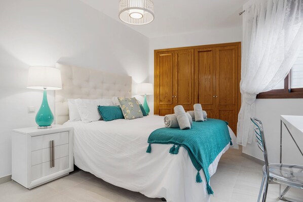 2 bedrooms, iron/ironing board, travel cot, WiFi