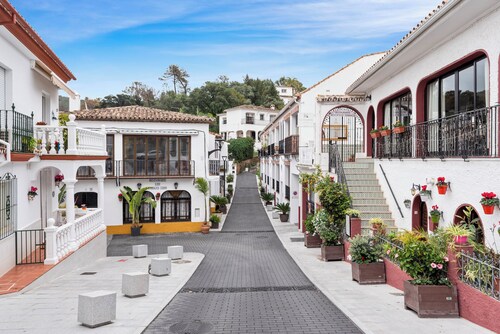 2 Bed Apartment in Benahavis