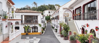 2 Bed Apartment in Benahavis