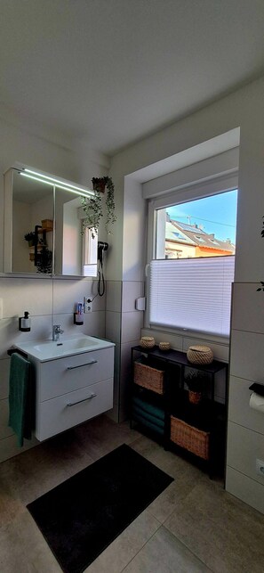 Hårtørrer, håndklæder, Sæbe, Toiletpapir