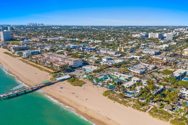Beach nearby - Pool + Beachfront Studio! (Lauderdale-by-the-Sea)
