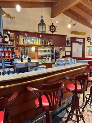 Bar (in der Unterkunft)