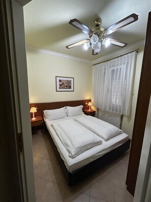 1 quarto, Wi-Fi de cortesia, roupa de cama