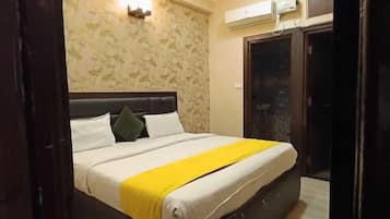 Classic Double Room, City View | Desk, laptop workspace, free WiFi