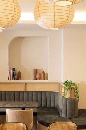 Café da manhã inglês todos os dias (EUR 22 por pessoa) 