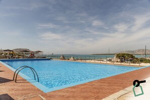 Outdoor pool, open 9:00 AM to 7:00 PM, sun loungers - Hotiday Room Collection - Stintino (Stintino)