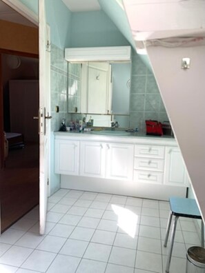 Shower, hair dryer, towels, toilet paper