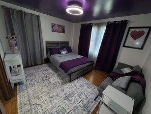 4 sovrum, skrivbord, strykjärn/strykbräda och resesäng