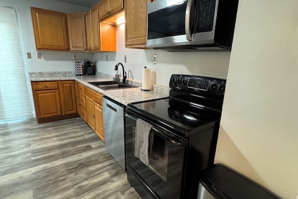 Refrigerador, microondas, horno, placa de cocina