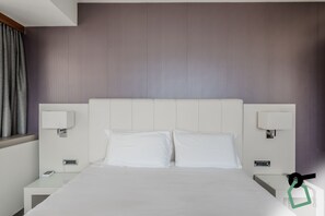 Double Room | Minibar, in-room safe, desk, free WiFi - Hotiday Room Collection - Trapani (Trapani)