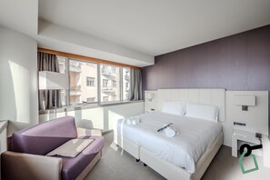 Dobbeltrom | Minibar, safe på rommet, skrivebord og wi-fi (inkludert)