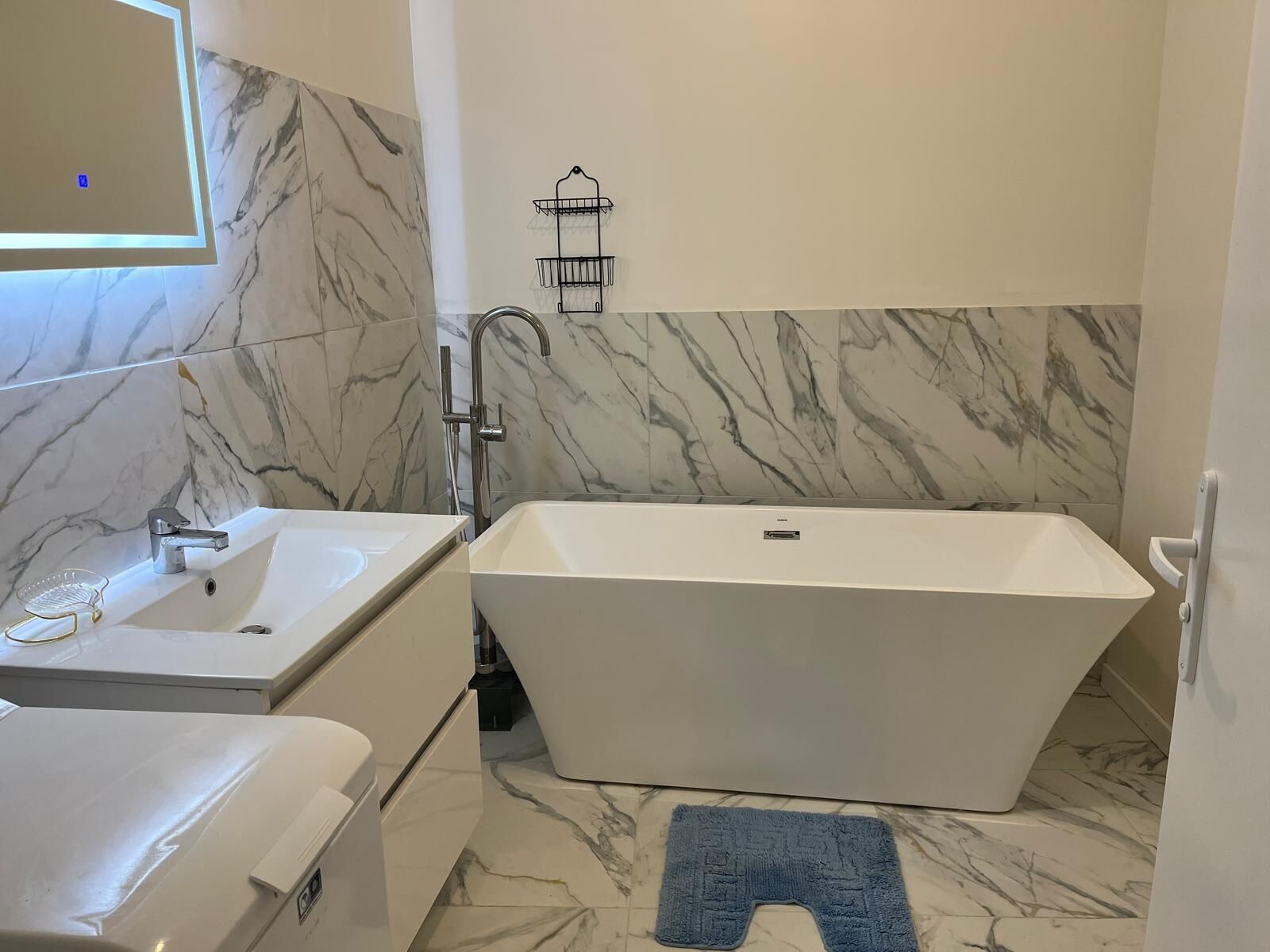 Handtücher, Seife, Shampoo, Toilettenpapier