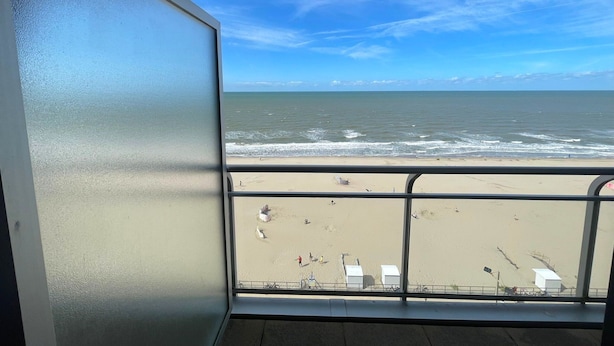 Unclassified image, 1 of 20, button - Cozy One-bedroom Apartment With sea View (Middelkerke)