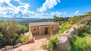 A small, single-story building with a tiled roof, situated on a hillside with a clear view of the surrounding landscape. - 150m2 4 bedroom family home located in San gavino 10min from figari (Figari)
