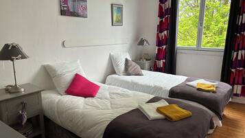 3 bedrooms, iron/ironing board, WiFi, bed sheets