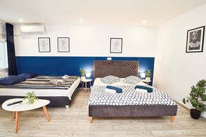 1 slaapkamer, een bureau, een strijkplank/strijkijzer, wifi