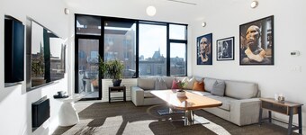 Penthouse w/ large rooftop Manhattan skyline in 2 family Townhome