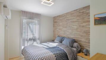 2 bedrooms, iron/ironing board, WiFi, bed sheets