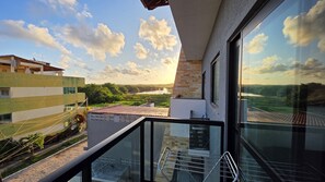 Comfort-Apartment, Stadtblick | Terrasse/Patio
