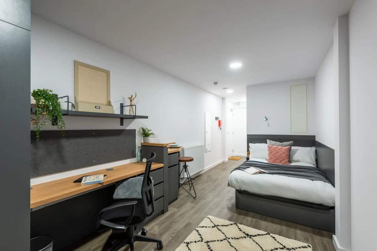 2 bedrooms, blackout curtains, iron/ironing board, free WiFi