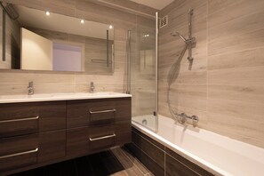 Apartment | Bathroom - Apartment in Middelkerke With Sea View (Middelkerke)