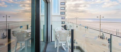 Apartment | Outdoor dining