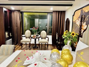 ห้องดีลักซ์ดับเบิล, ลานระเบียง, วิวเมือง | ผ้าปูที่นอนฝ้ายอียิปต์, เครื่องนอนระดับพรีเมียม, ผ้านวมขนเป็ด