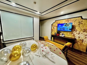 Quarto casal luxo, varanda, vista para a cidade | Roupas de cama de algodão egípcio, roupas de cama premium