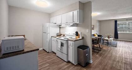 Home in Canton, 10 Min to Amazon Center A2