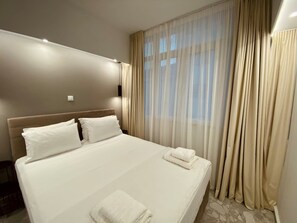 Estúdio | 1 quarto, escrivaninha