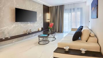 1 bedroom, desk