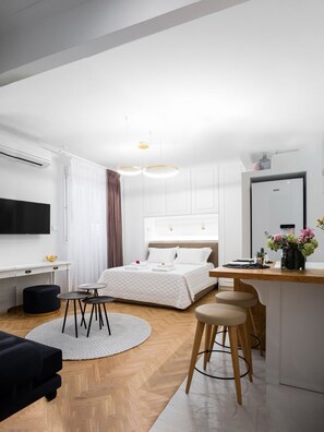 Apartment, Smoking