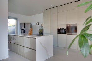 Private kitchen - Sublime Villa, 10 persons, quiet with swimming pool (Seignosse)