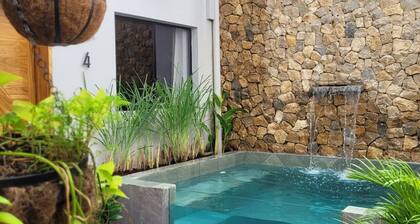 Modern Luxury- In town, Peaceful and Quiet with AC and Hot Water