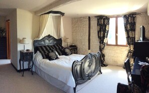 6 makuuhuonetta, silitysrauta/-lauta, Wi-Fi, vuodevaatteet