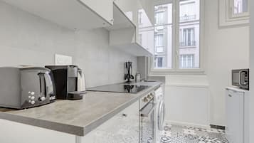 Refrigerador, horno, cafetera y tetera y tostadora