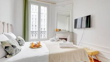 2 bedrooms, internet, bed sheets