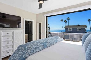 4 bedrooms, desk, iron/ironing board, travel cot