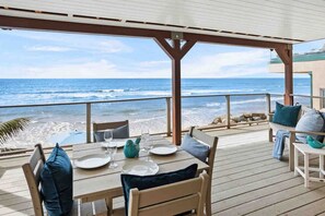Outdoor dining - Fun and Fresh Beachfront Sandy Beach Bon Fire Ring (Oceanside)