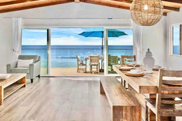 Dining - Fun and Fresh Beachfront Sandy Beach Bon Fire Ring (Oceanside)