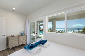 3 bedrooms, iron/ironing board, travel cot, free WiFi - Fresh Beach Cottage with Fire Ring in Sand, Walk to Restaurants (Oceanside)