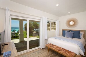 3 bedrooms, iron/ironing board, travel cot, free WiFi - Beachfront House on Sand, Expansive  Ocean front Yard and Fire Ring (Oceanside)